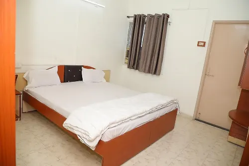 Bharat Residency Hotel a Karanje Turf Satara