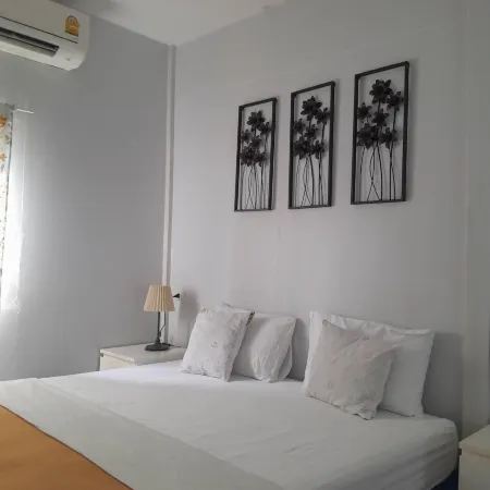 Baan Thon Beach Resort Отели в г. Наратхиват