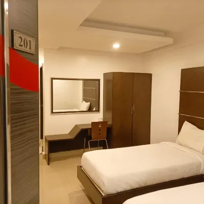 Hotel Nachiappa Residency Hotel dekat Ramakrishna Mutt Temple