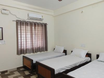 Ayyans Park inn
