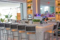MB Hotel, Trademark Collection by Wyndham - Quầy Bar