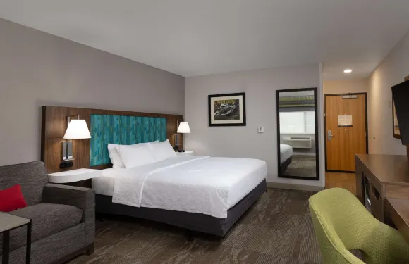 卡利斯佩爾歡朋酒店