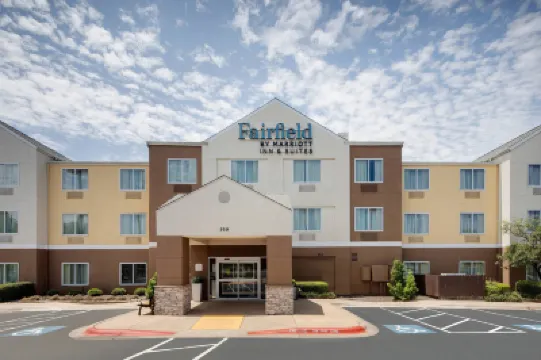Fairfield Inn & Suites Austin-University Area Hotels near Mount Bonnell