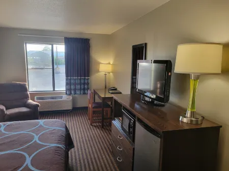 Super 8 by Wyndham Portage