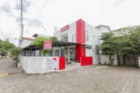 RedDoorz Syariah Near Gor Bung Karno Nganjuk Các khách sạn ở Nganjuk Sub-District