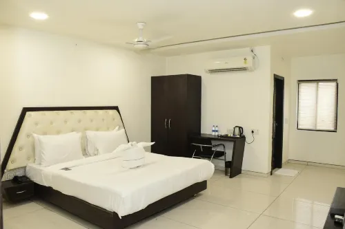 Hotel Varay Express Hotels in Kamed