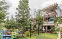 Van House Hotels in Lembang