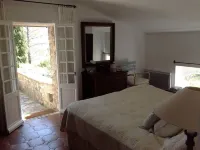 Wonderful old farmhouse 5 minutes from the medieval village of Seillans.