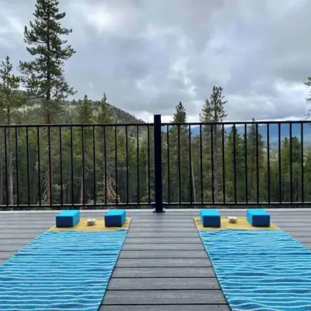 PET-FRIENDLY LUXE Mtn Retreat, Hot tub, Firepit w/EPIC views, Red Rock, Rafting