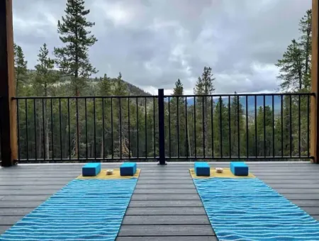 PET-FRIENDLY LUXE Mtn Retreat, Hot tub, Firepit w/EPIC views, Red Rock, Rafting