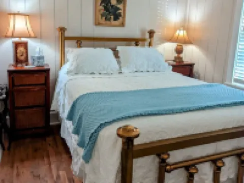 The Olde Springhouse cottage in downtown Abingdon アビンドンのホテル