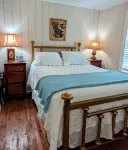 The Olde Springhouse cottage in downtown Abingdon Hotels near Sinking Spring Cemetery