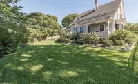 The Mariner · Walk to Beach+Rocky Neck · Fenced Backyard