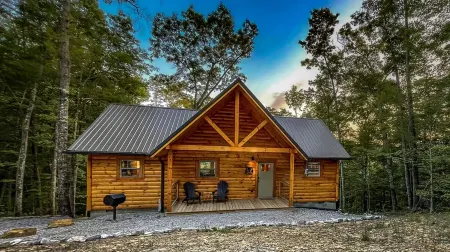 Moondance Cabin at Red River Gorge - Hot Tub
