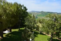 Villa surrounded by the green hills of the Marche just 10 minutes from the sea Hotels in der Nähe von Chiesa della Madonna della Pietà