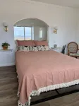 360’ views - 5 acres - stars - sunsets - hot tub - pool