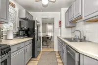 Perfect 2BR Modern Ranch!! Hotels in Dearborn