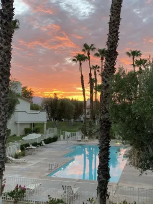 Desert Falls Country Club Hotels near Record Alley