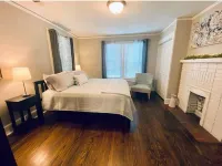 Greer Twin Cottage B - Walk to City Park and Downtown Greer BMW Zentrum附近的飯店