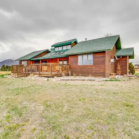 Cody retreat with a view and hot tub