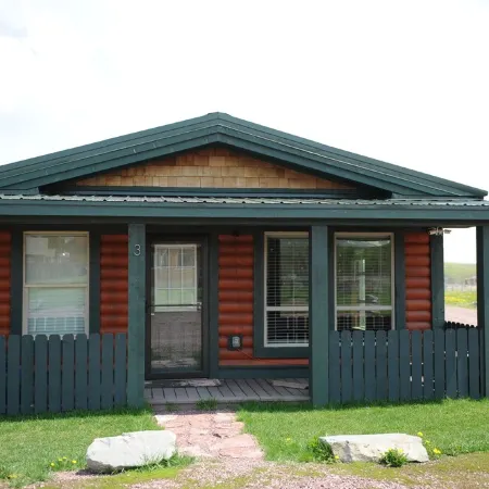 Luxury Cabin Near Two Medicine Lake