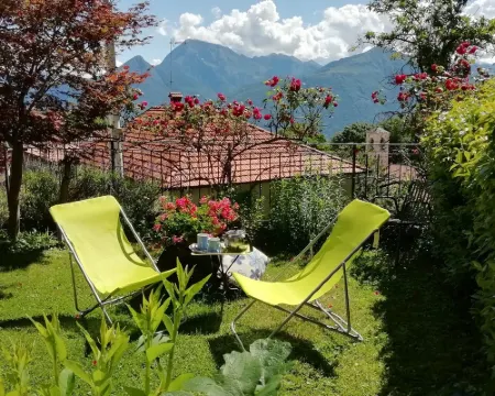 Apartment in an old barn, private garden overlooking the village Hotels in Plesio