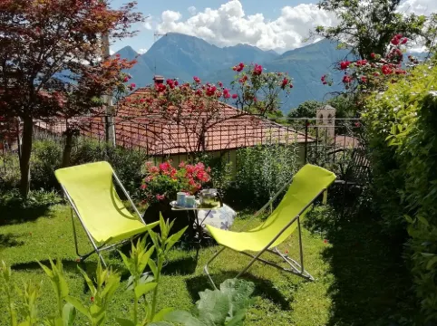 Apartment in an old barn, private garden overlooking the village