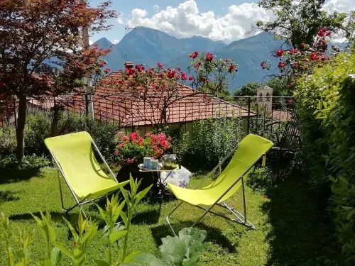 Apartment in an old barn, private garden overlooking the village