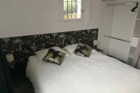 Charmante Maison de Vacances T3 Terrasse, Jardin et Jacuzzi Hotels in Taradeau