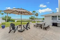 Waterfront / Dolphins / Luxury Design / HOT TUB