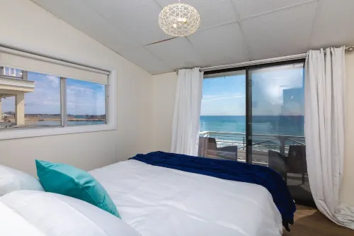 Oceanfront 4 BR/2 Bath Long Beach Vacation Home - Grill, Outdoor shower, AC