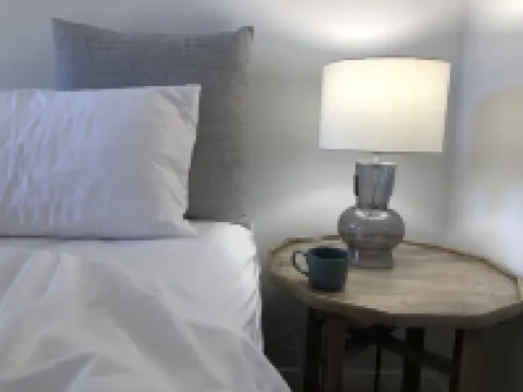 Quedji Cottage - Beautiful 2 Bed Private Cottage 3 Min Walk to Dunsborough Town. Hotels in Dunsborough