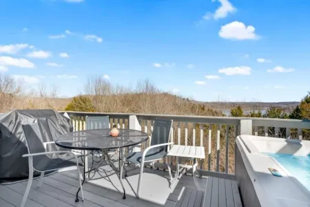 Peaceful Cottage Minutes from Lake Access