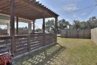 Central Location in Rockport! 1 mile from downtown. 5 min to beach! Hotels near Windway Studio-Gallery