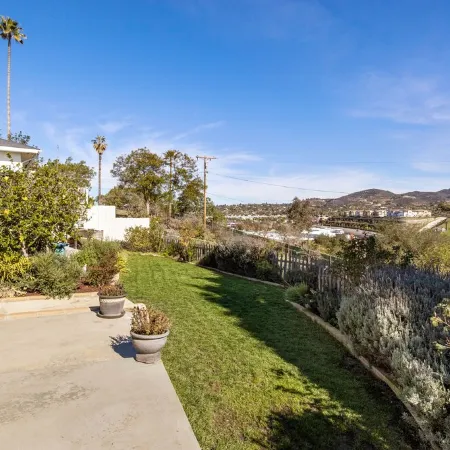 Private Hilltop Haven - Hot Tub/Game Room — 10mi to Beach & Legoland