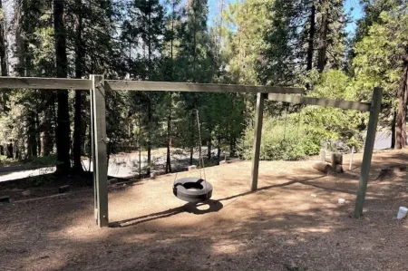 Modern 4BR  Playground  Deck Отели в г. Фресно