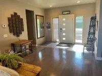 Waterview 3 Bedroom home in town, walk to town amenities, airport & hospital.