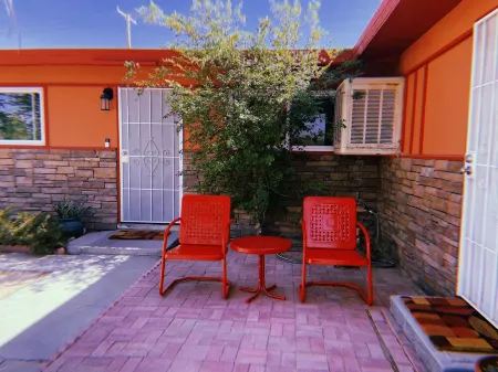 Valley of the Palms House Отели в г. Туэнтинайн-Палмс