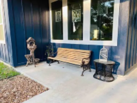 Four Bedroom Downtown Tomball Cottage