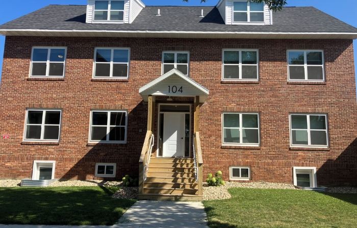 2 Bedroom - Convenient & Comfy Downtown Apartment