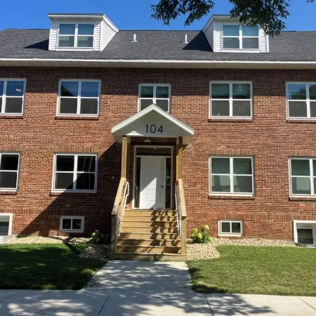 2 Bedroom - Convenient & Comfy Downtown Apartment