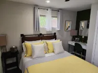 Cozy property, a short walk to a lake front beach.