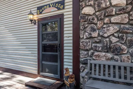 Midtown Condo great views- Game Room - Sleeps 8+