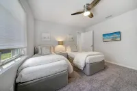 Heated Pool in Luxurious home, 3 minutes to beach Hotels near Catanias Winery