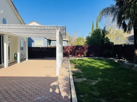 Super close to old town Elk Grove, shopping centers and to the parks!