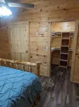 Mountain Log Home w/Open Floor Plan & Mountain Views