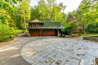 Berkshire Village Carriage House - Super Private!!