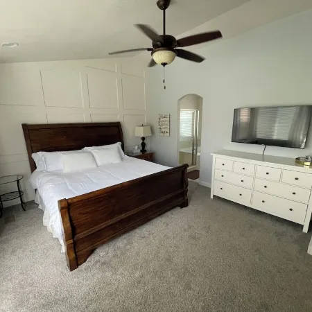 Beautiful and Clean Sandy Home close to Trax Station
