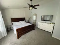 Beautiful and Clean Sandy Home close to Trax Station