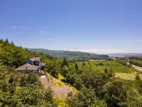 Panoramic River Views - Nature Framed at Every Window